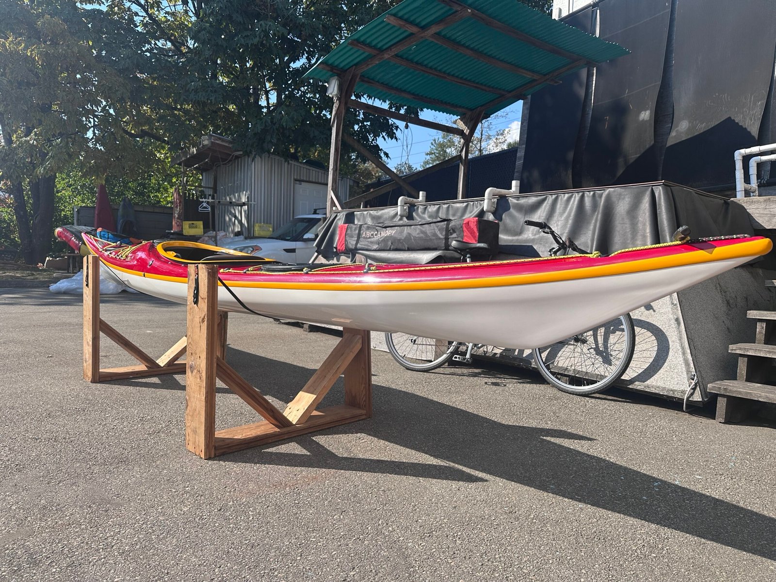 Lettmann Akaroa Expedition MV Plus - Red, White & Yellow